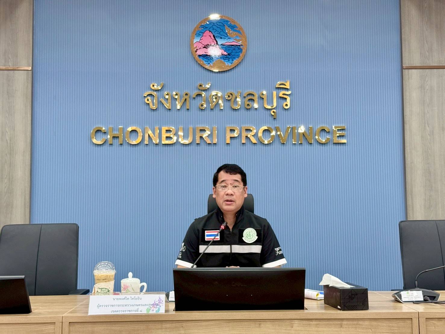 title - ผู้ตรวจราชการ ส.ป.ก. เข้าร่วมประชุมตรวจติดตามความก้าวหน้าผลการดำเนินงานตามแผนการตรวจราชการของผู้ตรวจราชการกระทรวงเกษตรและสหกรณ์ ประจำปีงบประมาณ พ.ศ. 2569 รอบที่ 2 เขตตรวจราชการที่ 8 จังหวัดชลบุรี